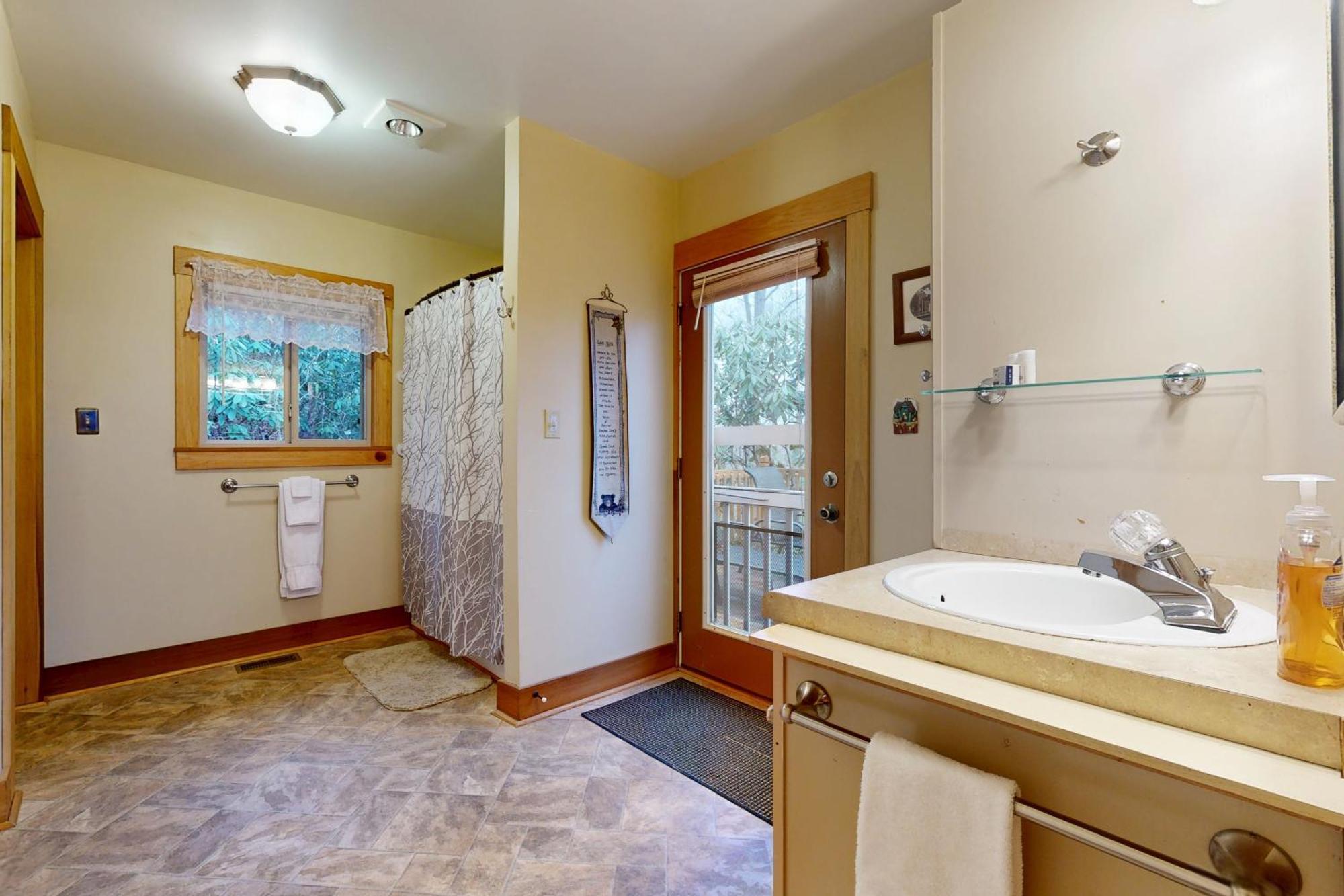 2 Bed 2 Bath Vacation Home In Whittier V Exterior photo